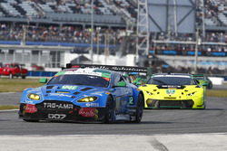 #007 TRG-AMR Aston Martin GT3: Сантьяго Кріль, Антоніо Перес, Рікардо Перес Де Лара, Ларс Вільйоен,