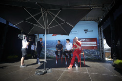 Руководитель Red Bull Racing Кристиан Хорнер, директор Mercedes AMG F1 Тото Вольф и руководитель Fer