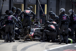 Romain Grosjean, Haas F1 Team VF-18, makes a pit stop