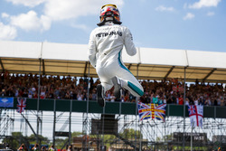 Lewis Hamilton, Mercedes AMG F1, festeggia la pole