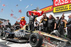 Il vincitore della gara James Hinchcliffe, Schmidt Peterson Motorsports Honda