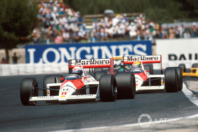 Alain Prost, McLaren MP4/4 ve takım arkadaşı Ayrton Senna, McLaren MP4/4