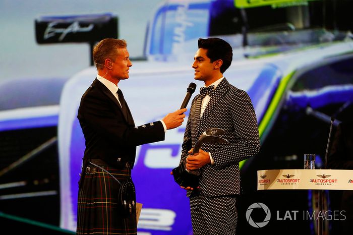 David Coulthard habla con Enaam Ahmed