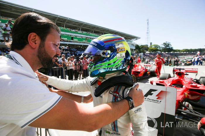 Felipe Massa, Williams, celebra en Parc Ferme que acaba en los puntos en su última carrera como local