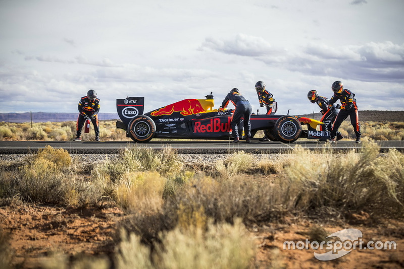 Daniel Ricciardo, Red Bull Racing in Monument Valley