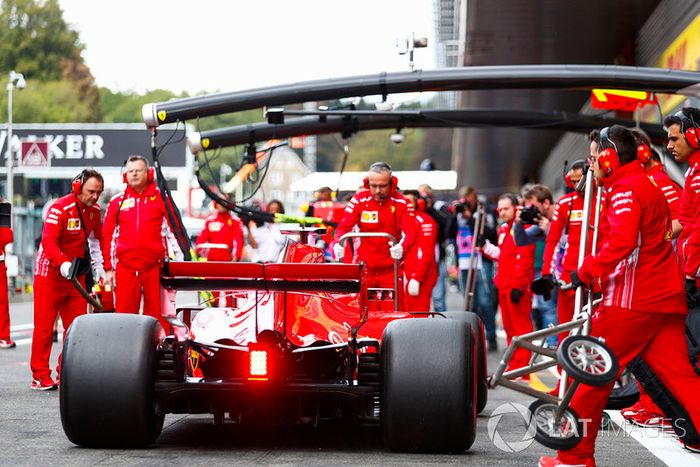 Kimi Raikkonen, Ferrari SF71H, pit stop