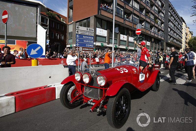 Sebastian Vettel, Ferrari, su un'Alfa Romeo Storica