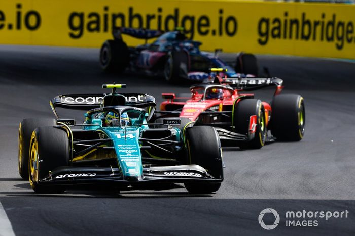 Fernando Alonso, Aston Martin AMR23, Carlos Sainz, Ferrari SF-23