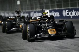 Os carros APXGP em pista para o filme de F1