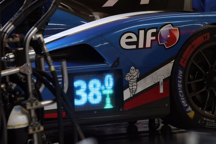 #35 Alpine Endurance Team Alpine A424: Paul-Loup Chatin, Ferdinand Habsburg, Charles Milesi con nueva pantalla
