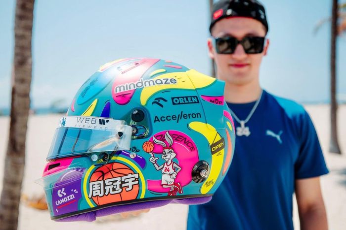 Casco de Zhou Guanyu, Alfa Romeo