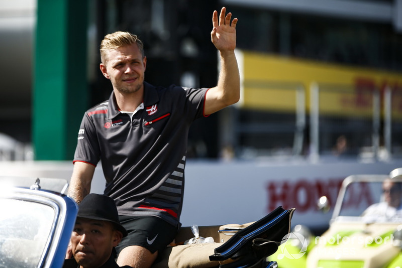 Kevin Magnussen, Haas F1 Team, en el desfile de pilotos