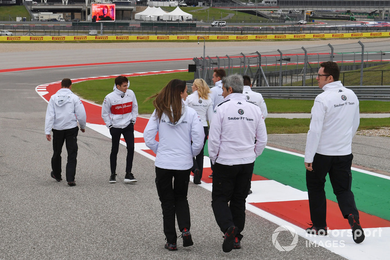 Charles Leclerc, Alfa Romeo Sauber F1 Team ispeziona il circuito