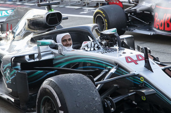 Lewis Hamilton, Mercedes AMG F1 dans le parc fermé