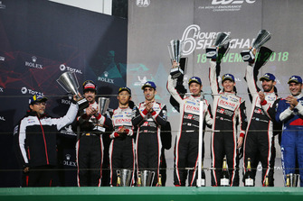 Podium : les vainqueurs, #7 Toyota Gazoo Racing Toyota TS050: Mike Conway, Kamui Kobayashi, Jose Maria Lopez, les deuxièmes, #8 Toyota Gazoo Racing Toyota TS050: Sebastien Buemi, Kazuki Nakajima, Fernando Alonso, les troisièmes, #11 SMP Racing BR Engineering BR