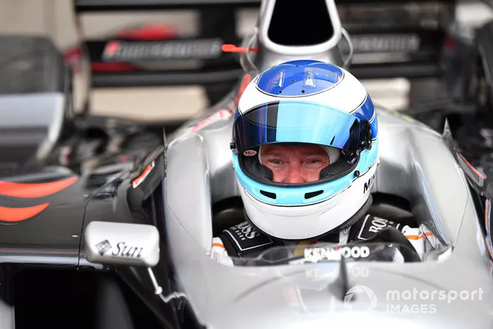 Mika Hakkinen, McLaren MP4-13 en Leyendas F1 30 Aniversario vuelta de Demostración