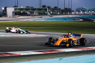 Fernando Alonso, McLaren MCL33 voor Charles Leclerc, Sauber C37