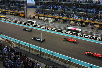 Lewis Hamilton, Mercedes-AMG F1 W09 leads Valtteri Bottas, Mercedes-AMG F1 W09 at the start of the race