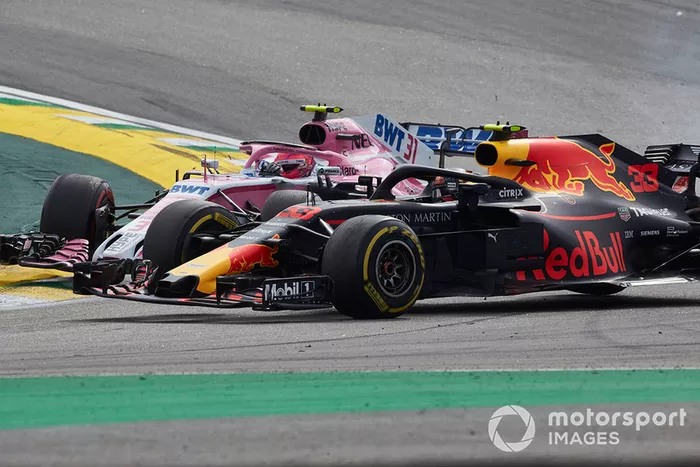 Accrochage entre Max Verstappen, Red Bull Racing RB14, et Esteban Ocon, Racing Point Force India VJM11