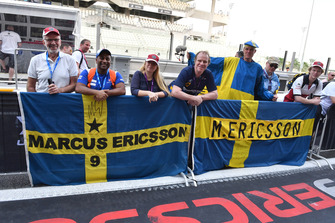 Marcus Ericsson, Sauber fans and banner