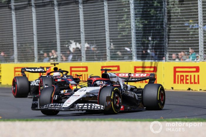 Nyck de Vries, AlphaTauri AT04, Max Verstappen, Red Bull Racing RB19