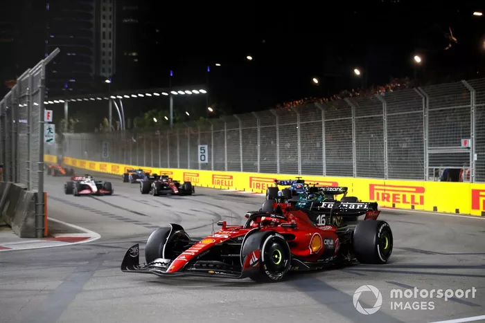 Charles Leclerc, Ferrari SF-23, Fernando Alonso, Aston Martin AMR23, Esteban Ocon, Alpine A523