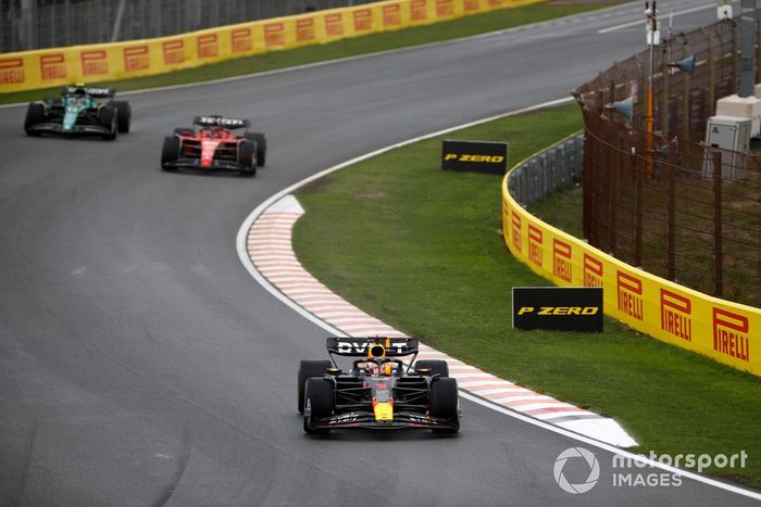 Max Verstappen, Red Bull Racing RB19, Charles Leclerc, Ferrari SF-23, Fernando Alonso, Aston Martin AMR23