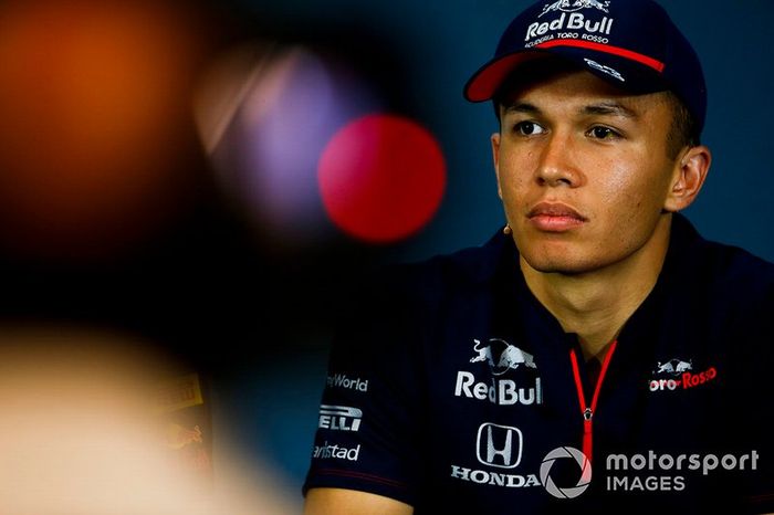 Alexander Albon, Toro Rosso en la conferencia de prensa