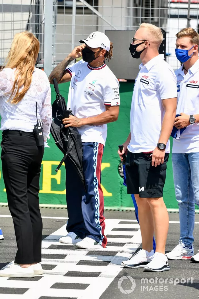 Lewis Hamilton, Mercedes and Nikita Mazepin, Haas F1 on the drivers parade