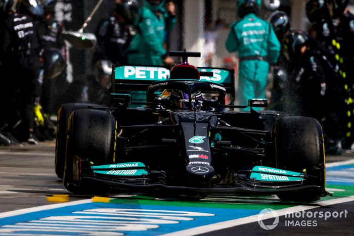 Lewis Hamilton, Mercedes W12, sale de pits