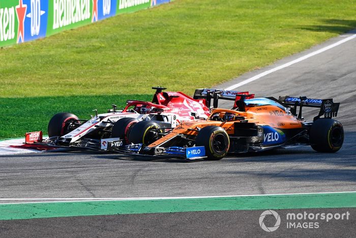 Kimi Raikkonen, Alfa Romeo Racing C39, Carlos Sainz Jr., McLaren MCL35