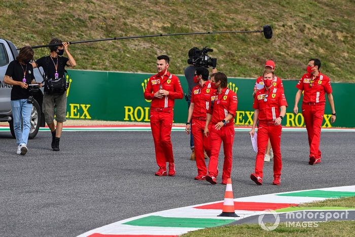 Sebastian Vettel, Ferrari camina por la pista