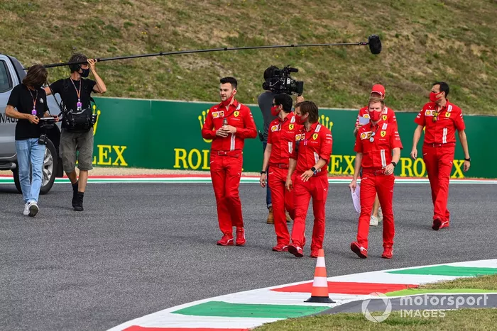 Sebastian Vettel, Ferrari camina por la pista