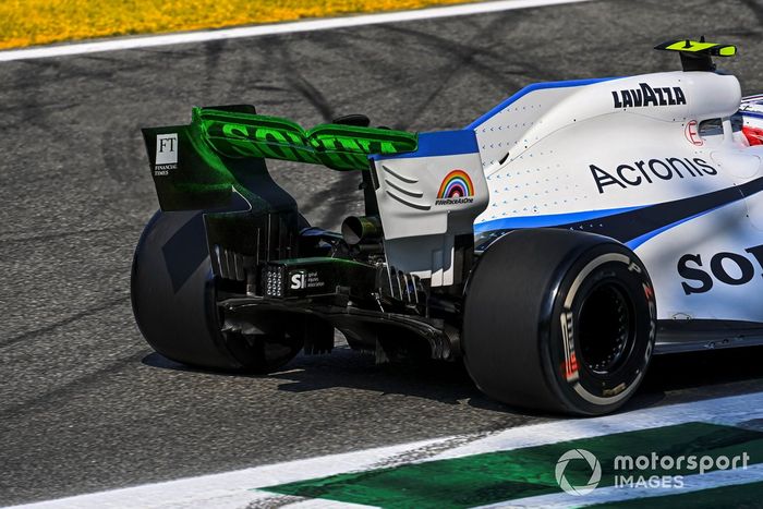 Pintura de parafina en la parte trasera de Nicholas Latifi, Williams FW43