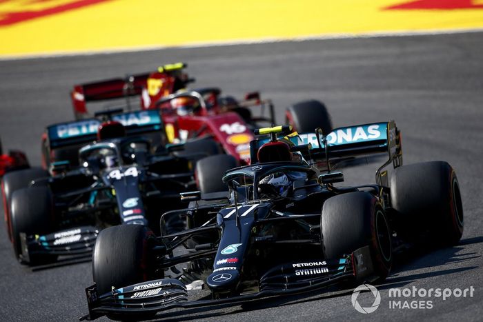 Valtteri Bottas, Mercedes F1 W11, Lewis Hamilton, Mercedes F1 W11, Carlos Sainz Jr., McLaren MCL35