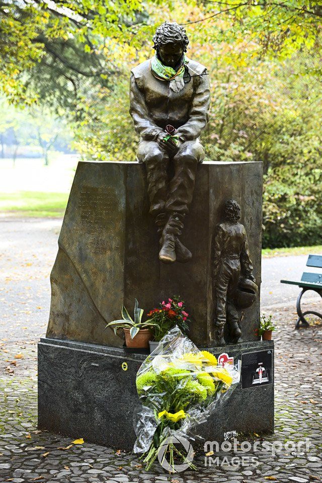 A tribute statue to Ayrton Senna