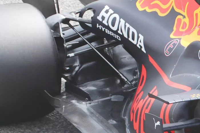 Detalle de la suspensión delantera del Red Bull Racing RB16B