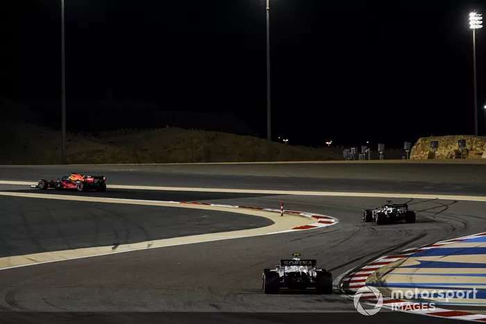 Max Verstappen, Red Bull Racing RB16, Daniil Kvyat, AlphaTauri AT01, Nicholas Latifi, Williams FW43