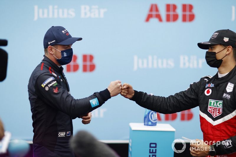 Pascal Wehrlein, Tag Heuer Porsche, congratulates Nick Cassidy, Envision Virgin Racing, on securing pole