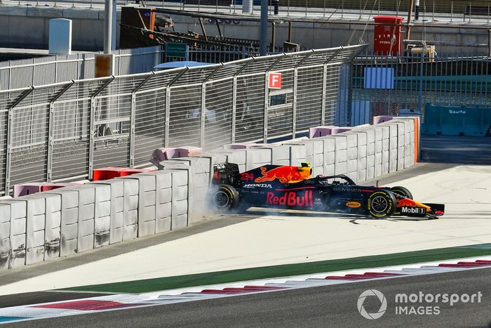 Sebastien Buemi, Red Bull Racing RB16 golpea con el muro