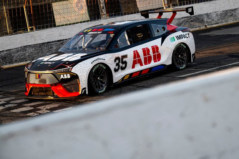 Presentación del ABB NASCAR EV Prototype