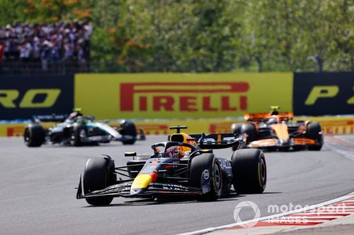 Max Verstappen, Red Bull Racing RB20, Lando Norris, McLaren MCL38, Lewis Hamilton, Mercedes F1 W15