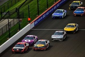 Ross Chastain, Trackhouse Racing, Moose Fraternity Chevrolet Camaro y Noah Gragson, Stewart-Haas Racing, Bass Pro Shops Winchester Ford Mustang.