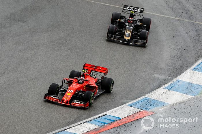 Charles Leclerc, Ferrari SF90, Kevin Magnussen, Haas F1 Team VF-19