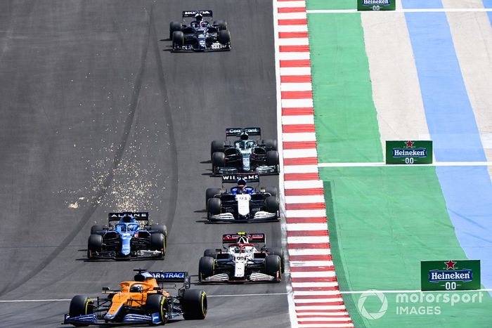 Daniel Ricciardo, McLaren MCL35M, Antonio Giovinazzi, Alfa Romeo Racing C41, Fernando Alonso, Alpine A521