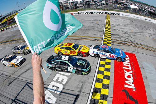 Zane Smith, Front Row Motorsports Ford, Kyle Busch, Richard Childress Racing Chevrolet, Joey Logano, Team Penske Ford