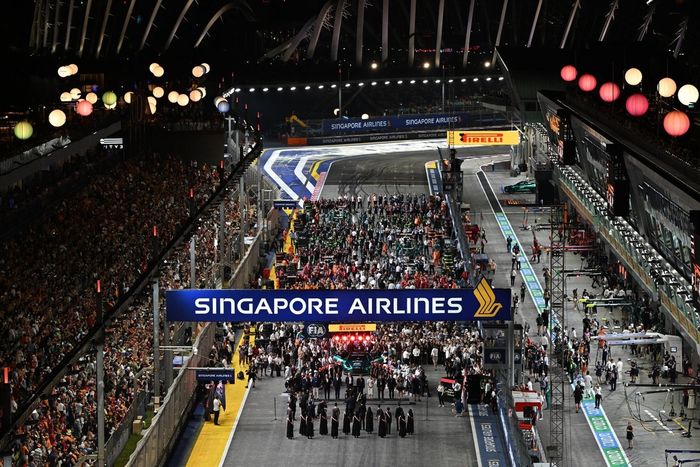 The busy grid prior to the F1 Grand Prix of Singapore
