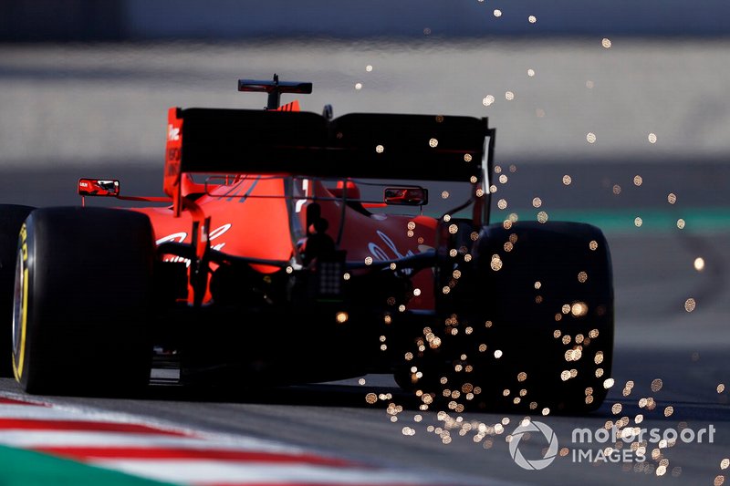 Sebastian Vettel, Ferrari SF90, fait des étincelles