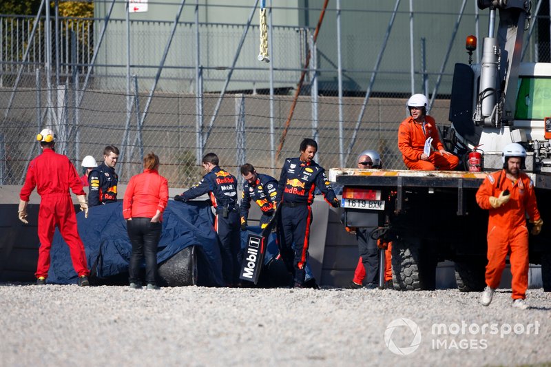 The crashed car of Pierre Gasly, Red Bull Racing RB15 is recovered