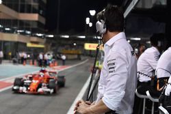 Toto Wolff, Mercedes AMG F1 Director of Motorsport watches Sebastian Vettel, Ferrari SF70H